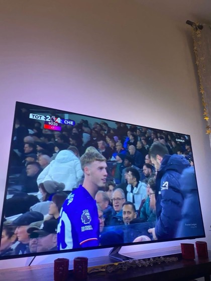 Klantfoto: Tivione op een televisie in de woonkamer